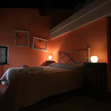 Borgo Di Codeglia - Country Bed and Breakfast
