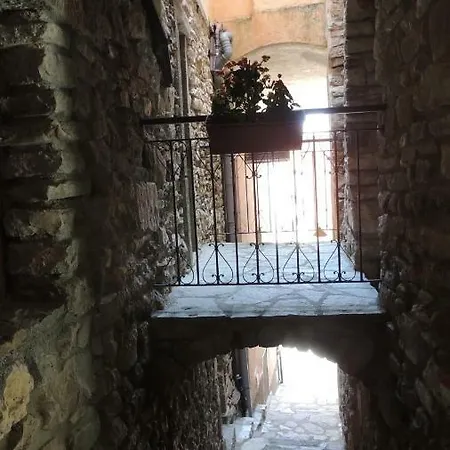 Alojamento de Acomodação e Pequeno-almoço Borgo Di Codeglia - Country *